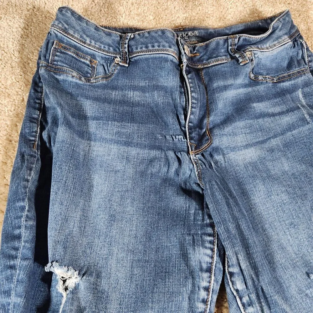 Women’s M Jeans By MAURICES High Rise Stretch Jeans Size Large Distressed